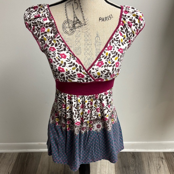 579 Tops - Y2K Floral V-Neck Blouse